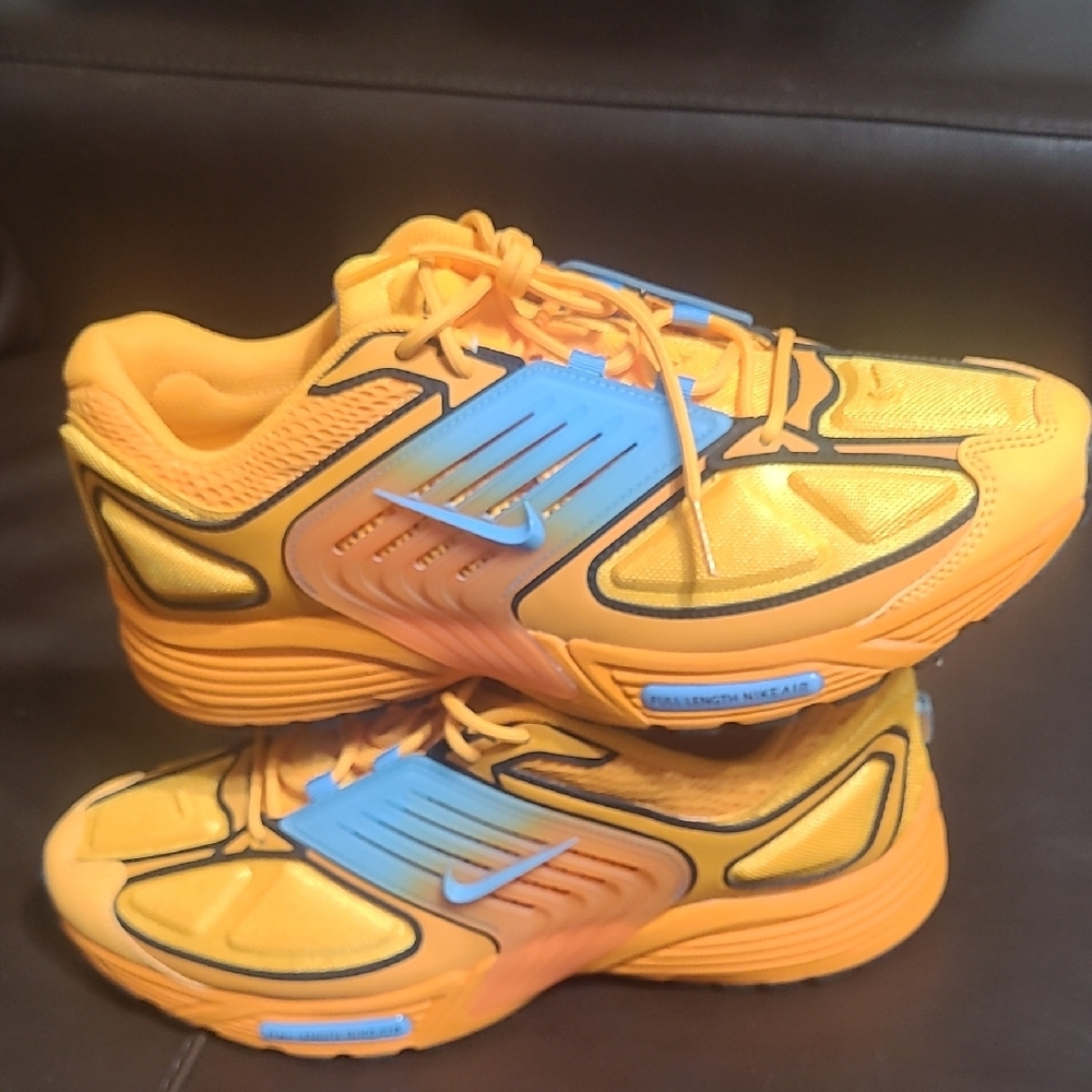 Nike Athletic Shoes in Orange and Blue - Picture 6 of 6